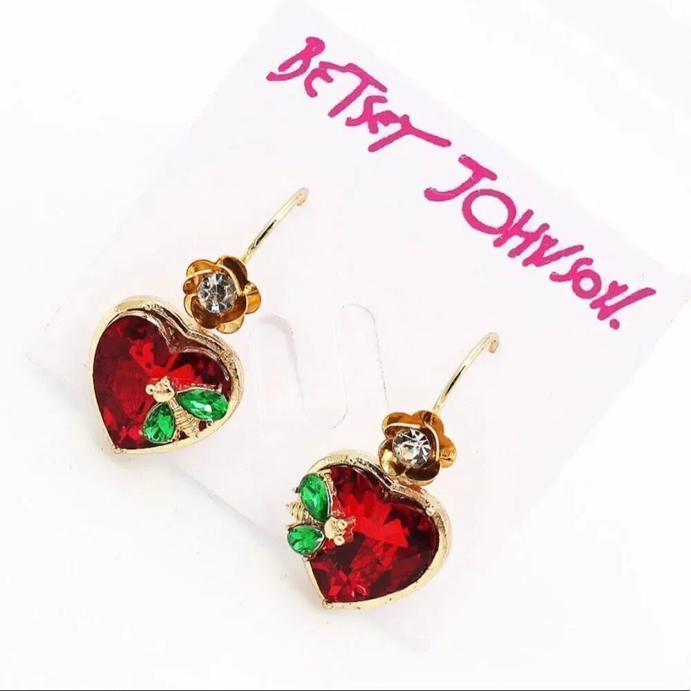 ♥️ Betsey Johnson unique stunning rare heart drop earrings ♥️